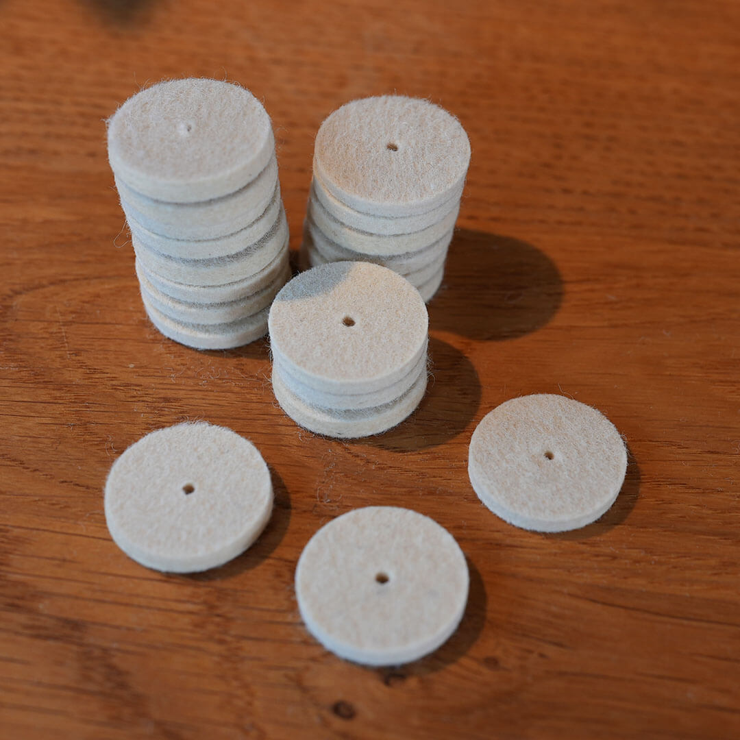 20 Filz Ronden Polier Filz mit Bohrung ø 2,5 cm