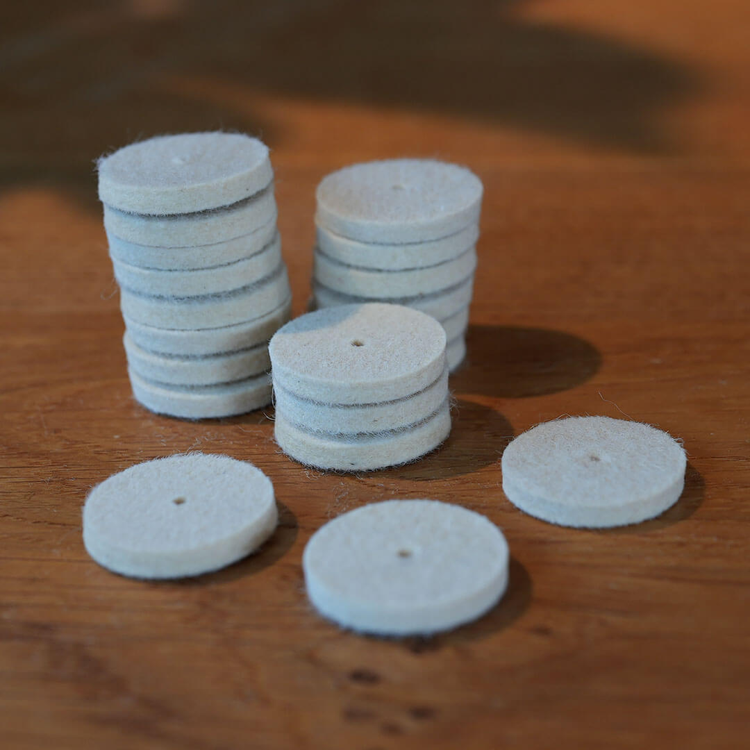20 Filz Ronden Polier Filz mit Bohrung ø 2,5 cm