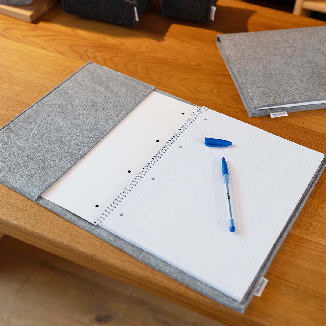 Maßgefertigter Filz Einband für Din A4 College Block