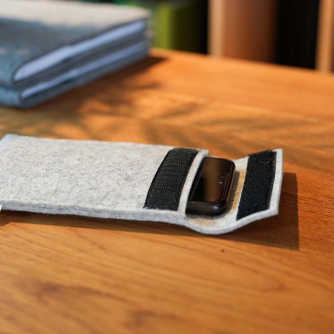 Handyhülle aus Filz mit Klettverschluss
